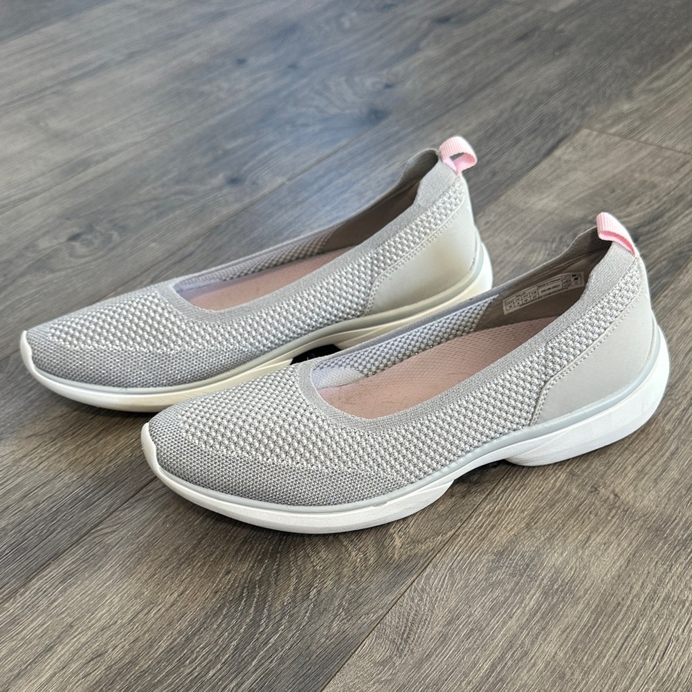Vionic Gray and Pink Flats